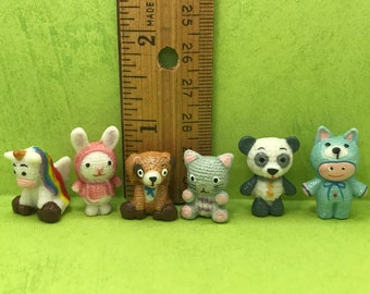 Peluche de bebé Gurumi de ganchillo, unicornio, conejo, perro, gato, panda - Figuras de Feves en miniatura para casa de muñecas FF18