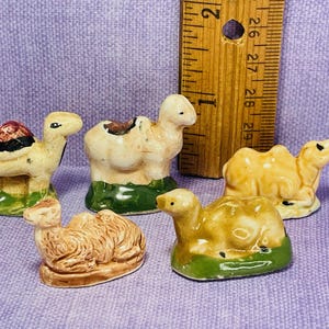 Petit chameau dromadaire parfait pour une crèche vintage animaux animaux fèves françaises fèves figurines en porcelaine miniatures de maison de poupée W35