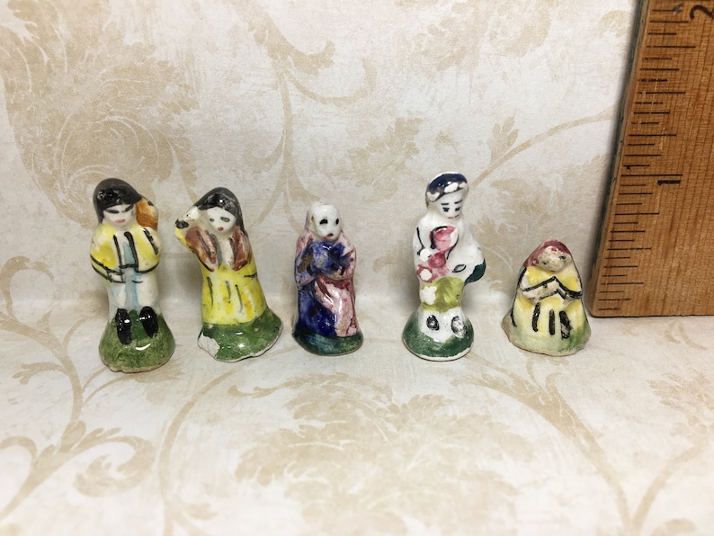5 Vintage VILLAGERS Townspeople Washer Woman Laborer Granny Old Lady Figures Santons Miniature Villager French Feve Feves Figurines UU116