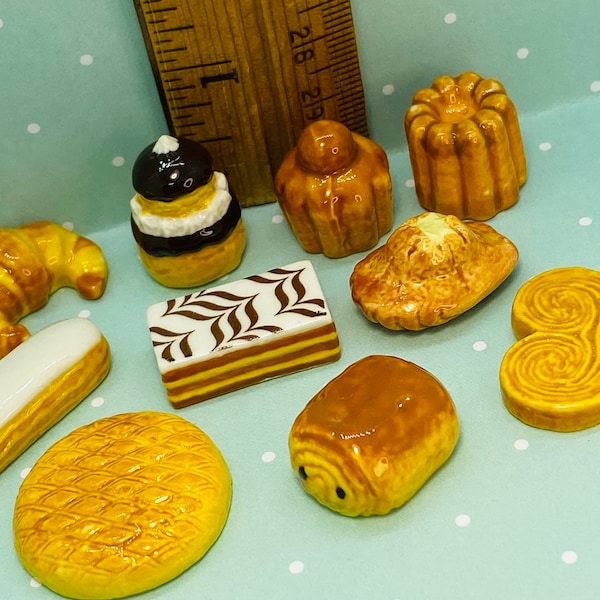 Desserts traditionnels français Pâtisseries Croissant Brioche Canele Palmier Chou Eclair Madeleine - Feve Feves Miniatures de maison de poupée en porcelaine CC123