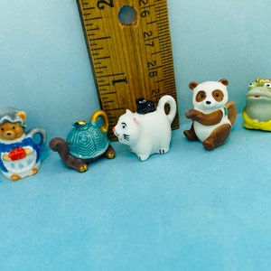 Tiny ANIMAL TEAPOTS Bear Turtle Kitten Cat Panda Frog Kitchen Teapot Mini decor French Feve Feves Porcelain Figurine Dollhouse Miniature T1