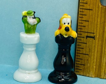 Disney LÅNGBEN & PLUTO Mini Små Keramikfigurer Figurer - Franskt Feve Feves Porslinsdockhus Miniatyr P311
