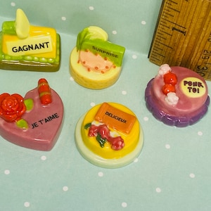 FANCY CAKES Winner Surprise For You I Love You Delicious Bakery Cake Pastry Dessert French Feve Feves Figurine Dollhouse Miniature OO96