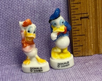 2 figuras coleccionables de porcelana francesa vintage del Pato Donald de Disney, miniaturas para casa de muñecas T172