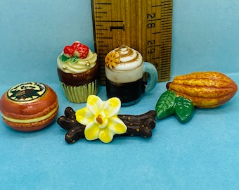 Tiny VANILLE Desserts Gebak Koffieboon Cupcake Macaron Chai Latte Amandelchocolade Franse Feves porseleinen poppenhuisminiaturen Y2