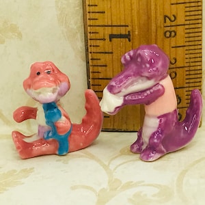 Para aligatorów Kreskówkowy krokodyl Gator Gator Krokodyle Aligatory - Francuski Feve Feves Figurki porcelanowe Miniatury domków dla lalek M99