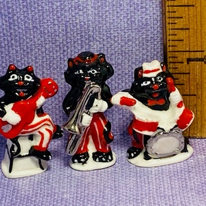 3 CAT JAZZ BAND Muzyczne koty Kociaki Muzycy Instrumenty muzyczne Bajka Francuska Feve Feves Figurka Miniatury Domków dla Lalek XX40