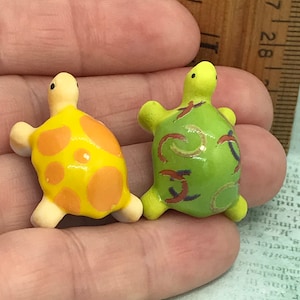 2 TURTLE Tortoise Turtles Tortoises Hand Painted Porcelain Marine Animals reptile  - French Feve Feves Dollhouse Terrarium S100