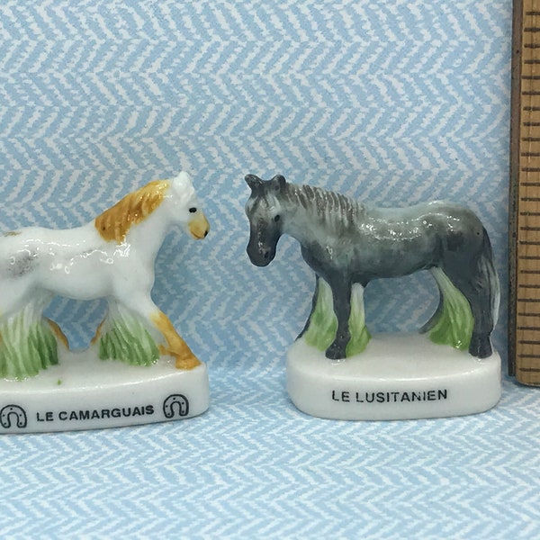 CHEVAUX Races Lusitanien Lusitanien Camargue Étalon Poney Cheval Français Feve Feves Figurines en porcelaine Dollhouse Miniatures Mini Figures GG93