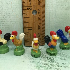 Dibujos animados de gallos de granja, gallinas, gallos, gallinas, gallinero, minifiguras francesas, casa de muñecas, miniatura TT80