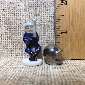 Fire Fighter Fireman Helmet Chief - French Feve Feves Porcelain Figurines King Cake Baby Dollhouse Miniatures Mini T40