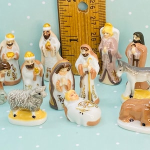 Tiny Classic NATIVITY Set Mary Joseph Jesus Wise Men 10 Pcs Creche Santons  Angel Holy Night French Feve Feves Christmas Miniatures P220 