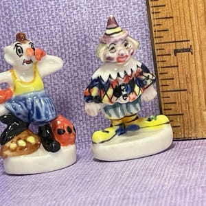 2 Clowns de cirque Clown Musiciens Band peint à la main vintage Français Fèves fèves Porcelaine Figurines Maison de poupée Miniatures Figurines Carnaval Y179