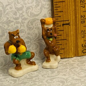 2 SCOOBY DOO  Scoobydoo figures Cartoon Dog Scooby Snacks  French Feve Feves Porcelain Figurine Dollhouse Miniatures V329