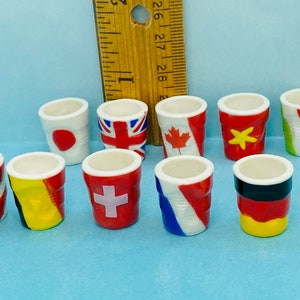 Vasos arrugados internacionales, tazas de café, tazas con banderas del mundo, tazas - Miniaturas de porcelana para casas de muñecas Feves WW46