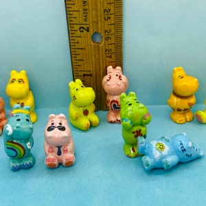 ŚMIESZNE HIPPOTY Hipopotam Hipopotam Dekorowane Kolorowe Zwierzęta z kreskówek Zoo Dżungla Safari - Francuskie Feve Feves Figurki Domek dla lalek Miniatury Y3