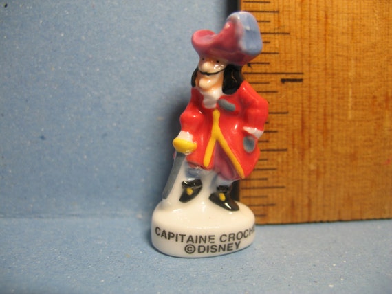 Disney's CAPTAIN HOOK From Peter Pan Villain Collection Tiny Figurine  French Feve Feves Figurines Dollhouse Miniatures Ee35 