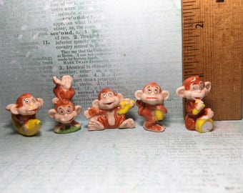 5 Lil MONKEYS Pequeño MONO Chimpancé Chimpancé Plátano - Figuras de Feves en francés para casa de muñecas CC91