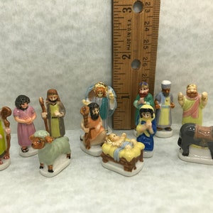 Zestaw NATIVITY Cartoon Youth Kids Pastel Santons 12 szt. Żłóbek Jezus Maryja Wisemen French Feve Feves Porcelanowe miniatury domków dla lalek J300
