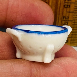 Mini COLANDER Strainer Modern Contemporary White Porcelain Bowl Dishes  -  French Feve Feves Mini Dollhouse Kitchen Miniature L216