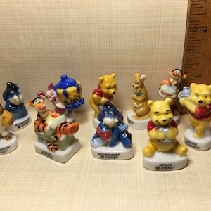 KUBUŚ PUCHATEK PIKNIK 10 szt. Disney Roo Prosiaczek Tygrysek Kłapouchy - French Feve Feves Porcelain Figurines Dollhouse Miniature Minis K72