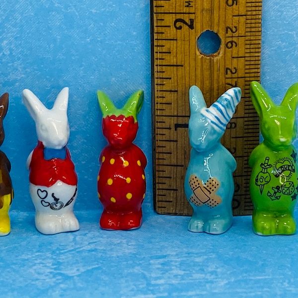 Modern POP ART RABBITS 2022 Porcelain Bunnies Bunny Rabbit Contemporary museum art - French Feve Feves  Miniatures LL142