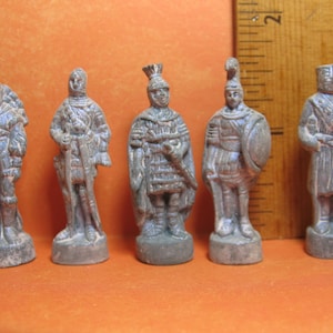 Estatua de guerrero de los Soldados del Mundo, escultura de centurión romano, caballero cruzado - Figuras de Feves, miniaturas para casa de muñecas, D76