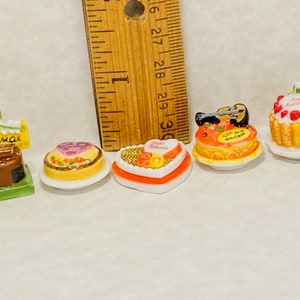 FANCY CAKES Mothers Day Anniversary Valentines May Music Bakery Cake Pastry Dessert French Feve Feves Figurine Dollhouse Miniature Q253