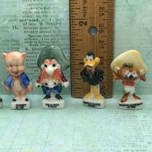 Porky Pig, Pato Lucas, Sam Yosemite, Speedy, Looney Tunes, Dibujos animados WB - Miniaturas de porcelana para casas de muñecas de Feves PP92