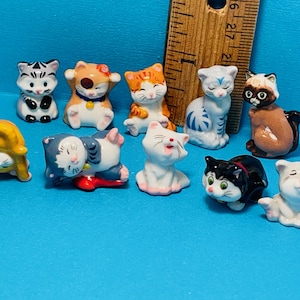Sweet CATS Kitty Kitten Cartoon Cat Tabby Roux Persian Siamese Tiger Angora French Feve Feves Porcelain Figurines Dollhouse Miniature Ww6