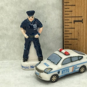 Heroes of New York NYPD Police Department Dept NYC Squad Car Cruiser Officer Patrolman French Feves Figurines Dollhouse Miniatures FF104