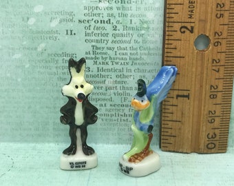 The Roadrunner & Wile E Coyote Warner Brothers Looney Tunes - French Feve Feves Porcelain Doll House Miniatures Figures PP92