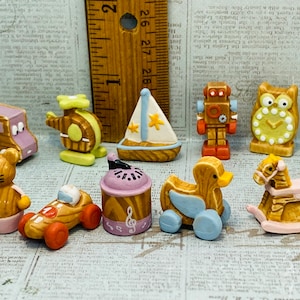 Kleine houten RETRO SPEELGOED vrachtwagen eend uil boot auto hobbelpaard kinderkamer speelkamer - porselein Franse Feve Feves poppenhuisminiaturen RR100