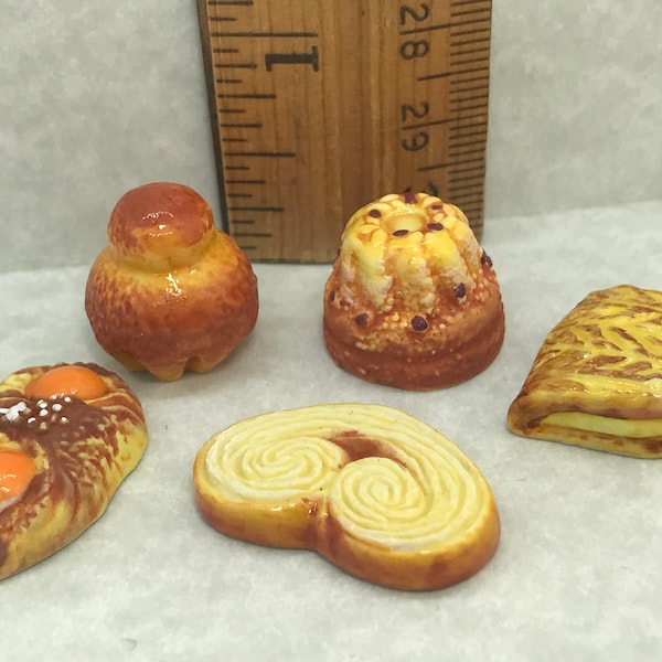 Ausgefallene Brote Dessert Gebäck Croissant Bäckerei Brioche Canele Palmier Brot Gebäck - Französisch Feve Feves Porzellan Puppenhaus Miniaturen pp45