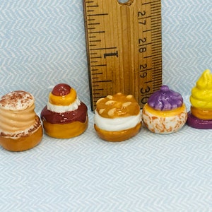 Tiny Chou Pastries Cakes Desserts Cream Puff, Profiteroles Chou a la Creme  French Feve Feves Figurines Dollhouse Miniatures  W44