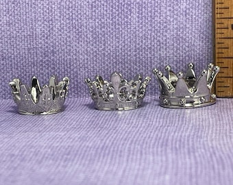 Zilveren metalen CROWNS Royal hoofdtooi gouden kroon tiara koning koningin Franse Feves kleine poppenhuisminiaturen U12