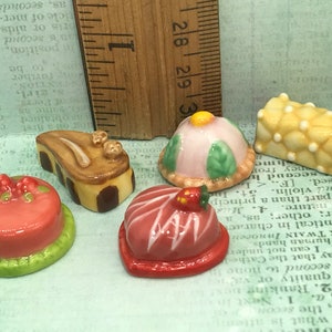 Fancy CAKES Dessert Pastry Cake Bakery Chocolate Apricot Strawberry Caramel - French Feve Feves Porcelain Dollhouse Miniatures T155