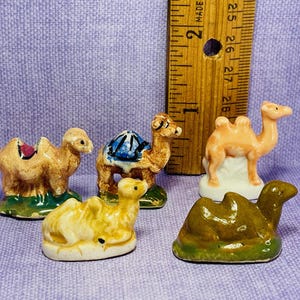 Petit chameau dromadaire parfait pour une crèche vintage animaux animaux fèves françaises fèves figurines en porcelaine miniatures de maison de poupée W35