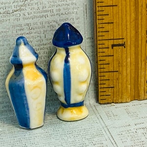 2 Blue Jars Vases Mini Home Decor Urn Ginger Jar Vintage -  Hand painted - French Feve Feves Porcelain Figurines  Doll House Miniature J220