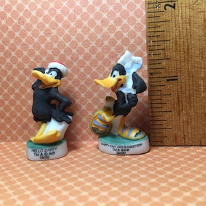 KACZOR DAFFY Boże Narodzenie Warner Brothers Looney Tunes Cartoon Vintage French Feve Feves Figurki Miniatury Domków dla Lalek O25