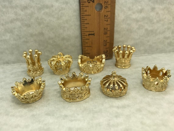Figurine Ancienne Couronne Royale Britannique En Fonte Dorée – Déco Rustique