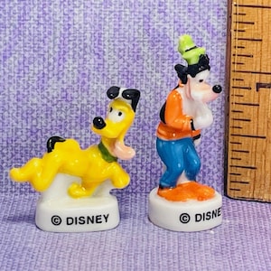 Disney&#39;s PLUTO & GOOFY Vintage collectible mini tiny French Feves Porcelain Figurines Dollhouse Miniature Figures N131