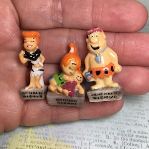 Flintstonowie Fred Wilma Pebbles 3 szt. Cartoon TV - Francuska figurka porcelanowa Feve Feves Miniatura MM140