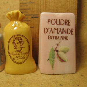 Pequeño paquete de alimentos vintage SUGAR Almond Powder Suministros para hornear Liquidación Figura de porcelana francesa Feve Feves Miniaturas para casa de muñecas G230