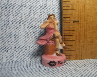 Franse Feve PIN UP GIRL Amour Love Beauties Pin Ups Pinup - Feves-beeldjes miniatuur K40