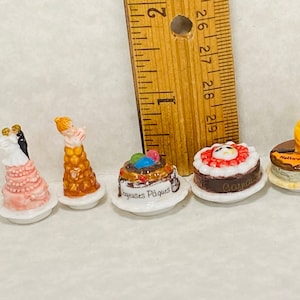 FANCY CAKES Wedding Baby Shower Easter Mardi Gras Halloween Bakery Cake Pastry Dessert French Feve Feves Figurine Dollhouse Miniature Q253