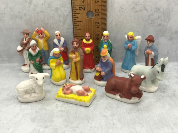 Lot de fèves porcelaine céramiques anciennes thème crèche de Noel