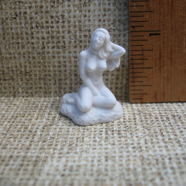Tiny FEMALE NUDE Artist's Model Statue Art Museum White Sculpture Porcelain  - French Feve Feves Dollhouse Figurine Miniatures  W3