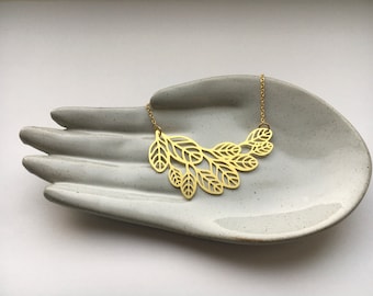 scandinavian leaf pendant floral chain necklace