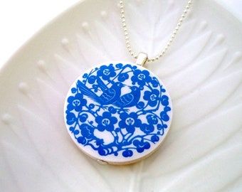 Asia Birds blue white wood pendant necklace